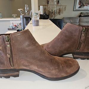 Sorel size 11 Brown leather ankle boots